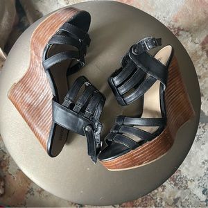 Kenneth Cole Reaction Black Sandal - Wood Wedge - Size 7-1/2